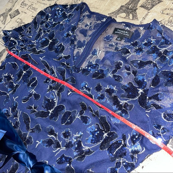Tahari Arthur S. Levine NWT! Navy/Gold Floral Embroidery Sequins Blouse Size L - Picture 16 of 17